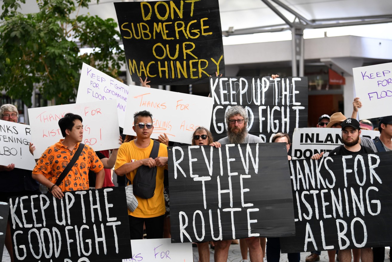 Farmers and rural residents from the Darling Downs region protested outside the Commonwealth offices in Brisbane last year. (AAP Image/Dan Peled) 