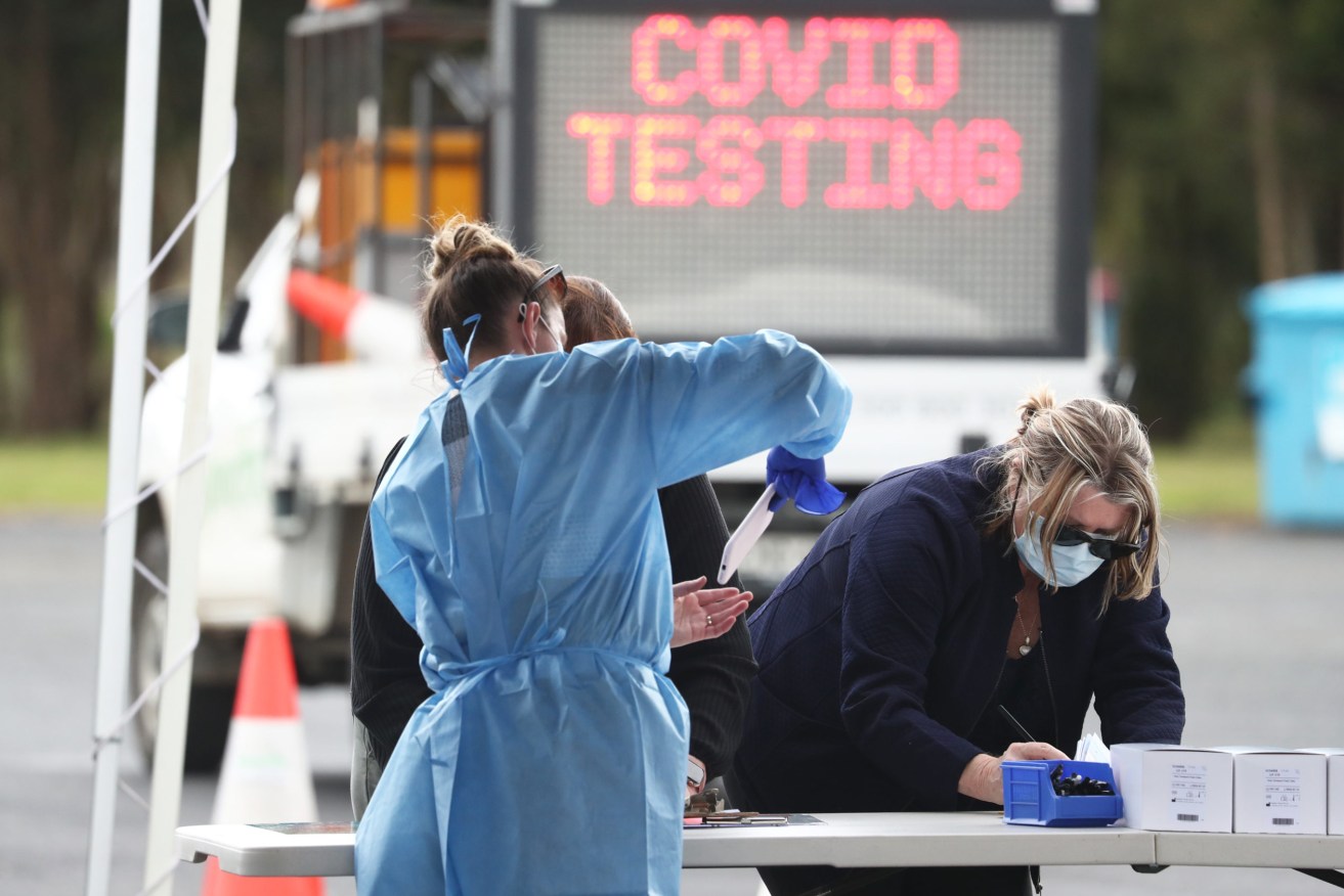 Large queues at PCR testing areas have fuelled growing criticism over the lack of rapid antigen tests. (AAP Image/Jason O'brien)